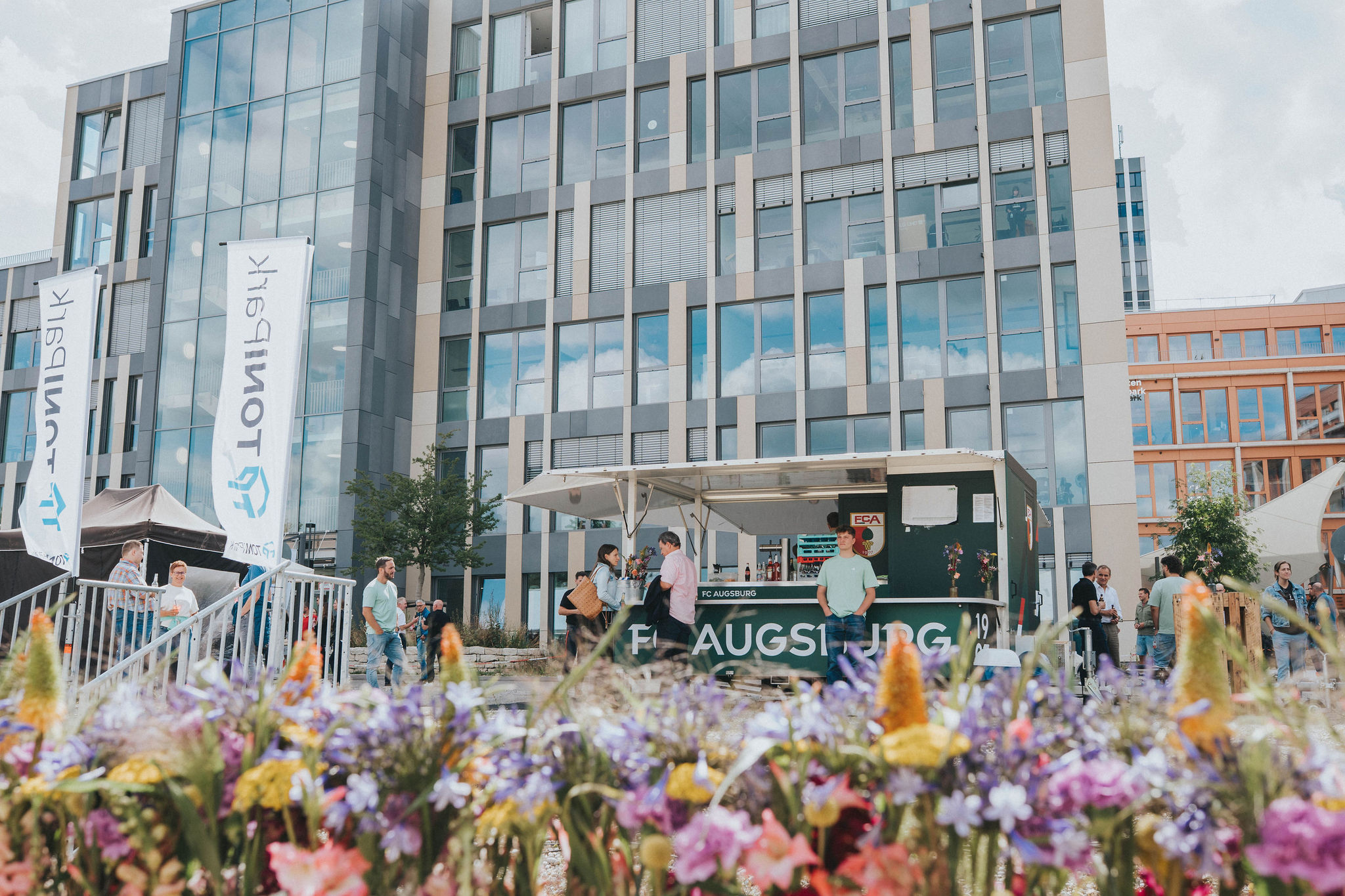 TONI Park, Augsburg, Mietflächen, Bürogebäude, High-Tech, IT-Unternehmen, Grünanlagen, Serviceleistungen